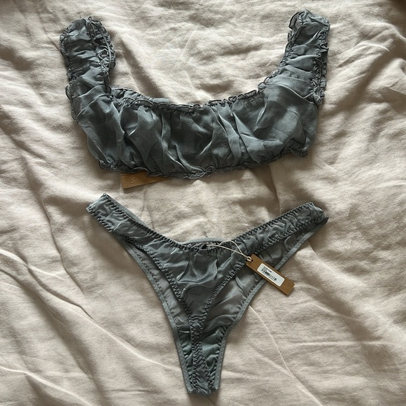 Skims Romance Crop top & Thong set Charcoal Grey Size M | NWT | SOLD OUT ONLINE - Picture 4 of 6